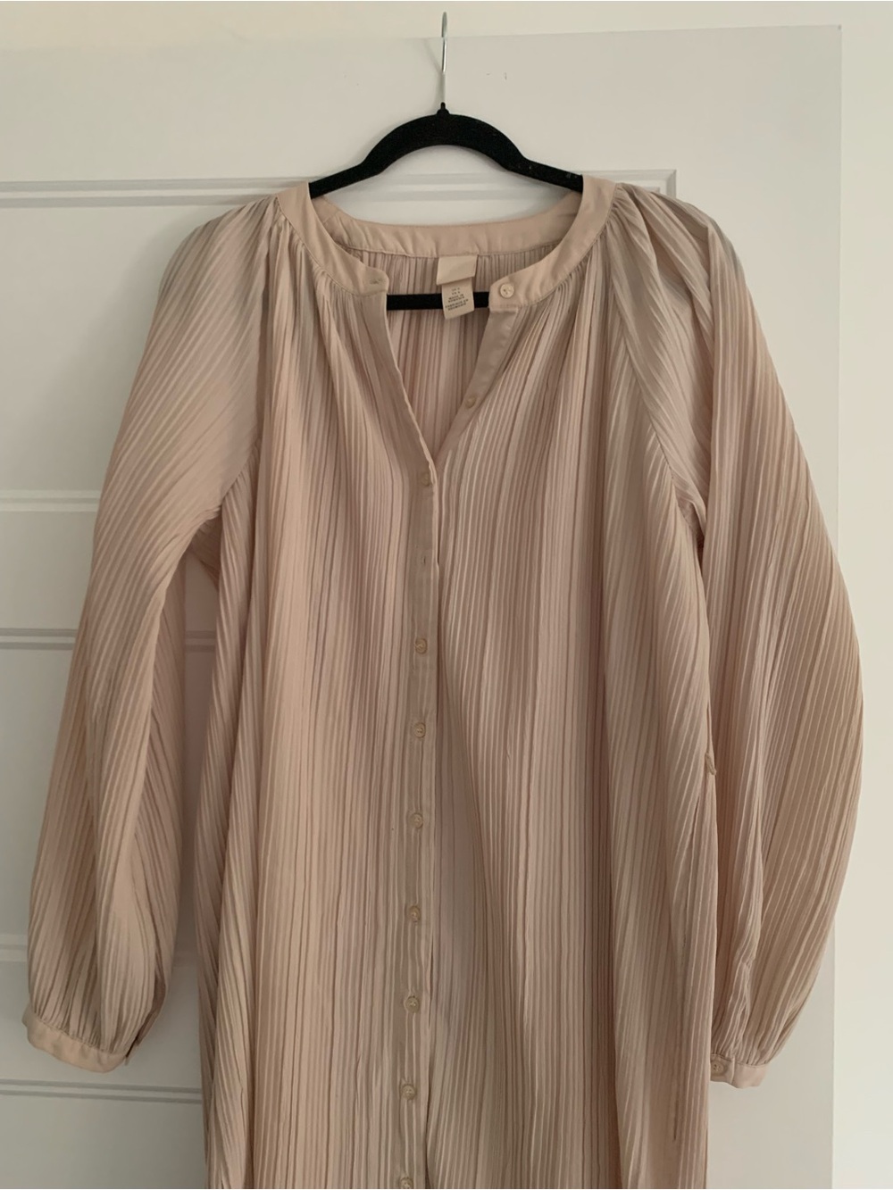 H&M Long-Sleeve Pleated Wrinkle Button-Front Dress in Light Cream Size 6 Medium - Picture 2 of 5